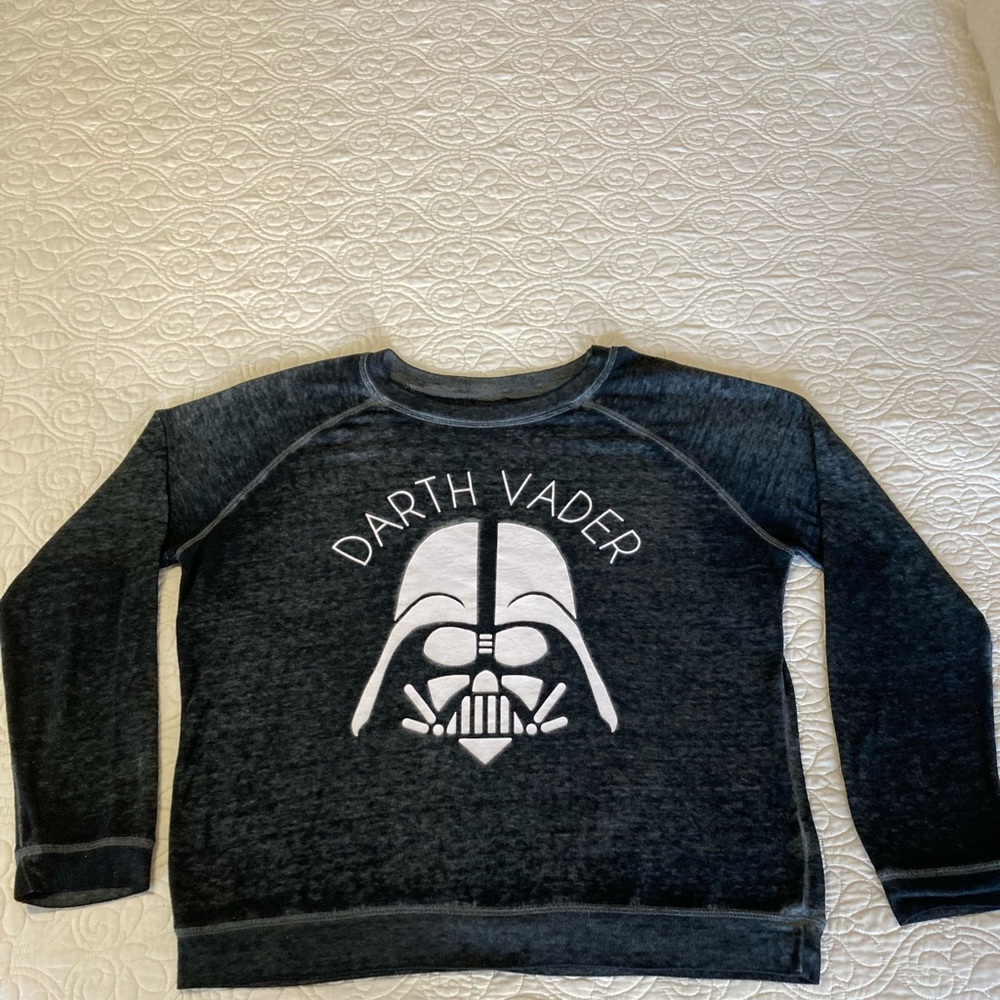 “Like New” Star Wars, knit long sleeve top, ladies or Unisex size XL.